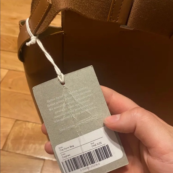 Sold on V*nted π BNWT Everlane βThe Formβ Leather Shoulder + Crossbody Bag - Picture 7 of 8